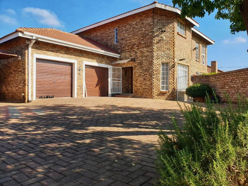 4 Bedroom Property for Sale in Miederpark North West